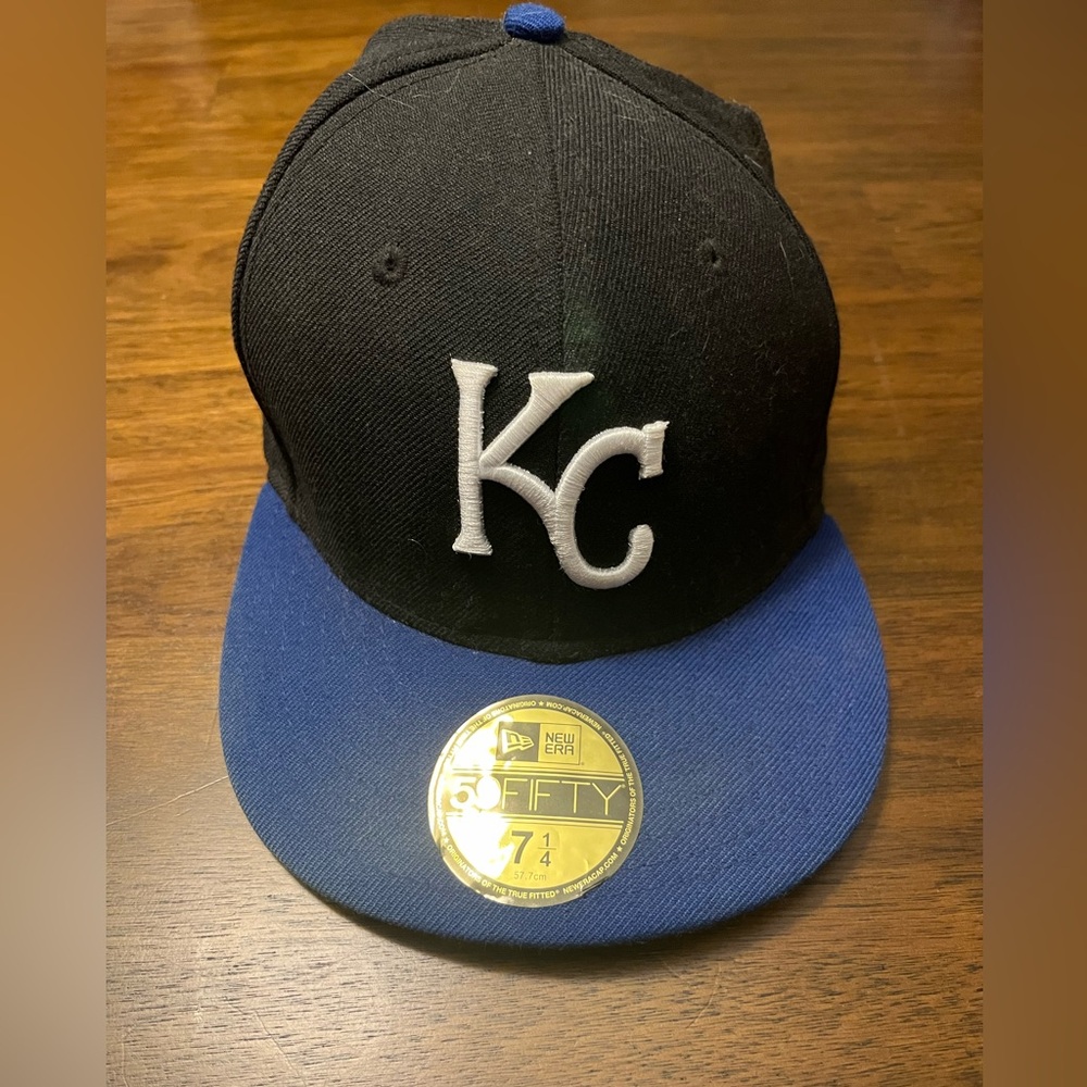 MLB Kansas City Royals 7 1/4 fitted hat. Black/Blue hat